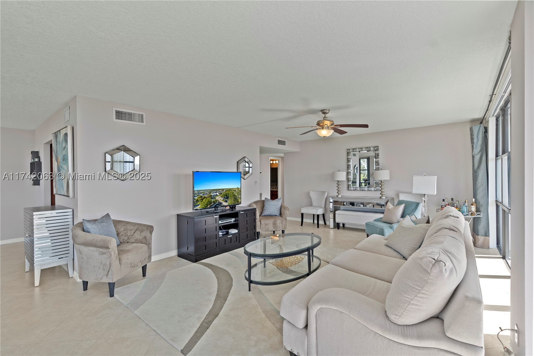 800 Parkview Dr 909 Property Photo 10