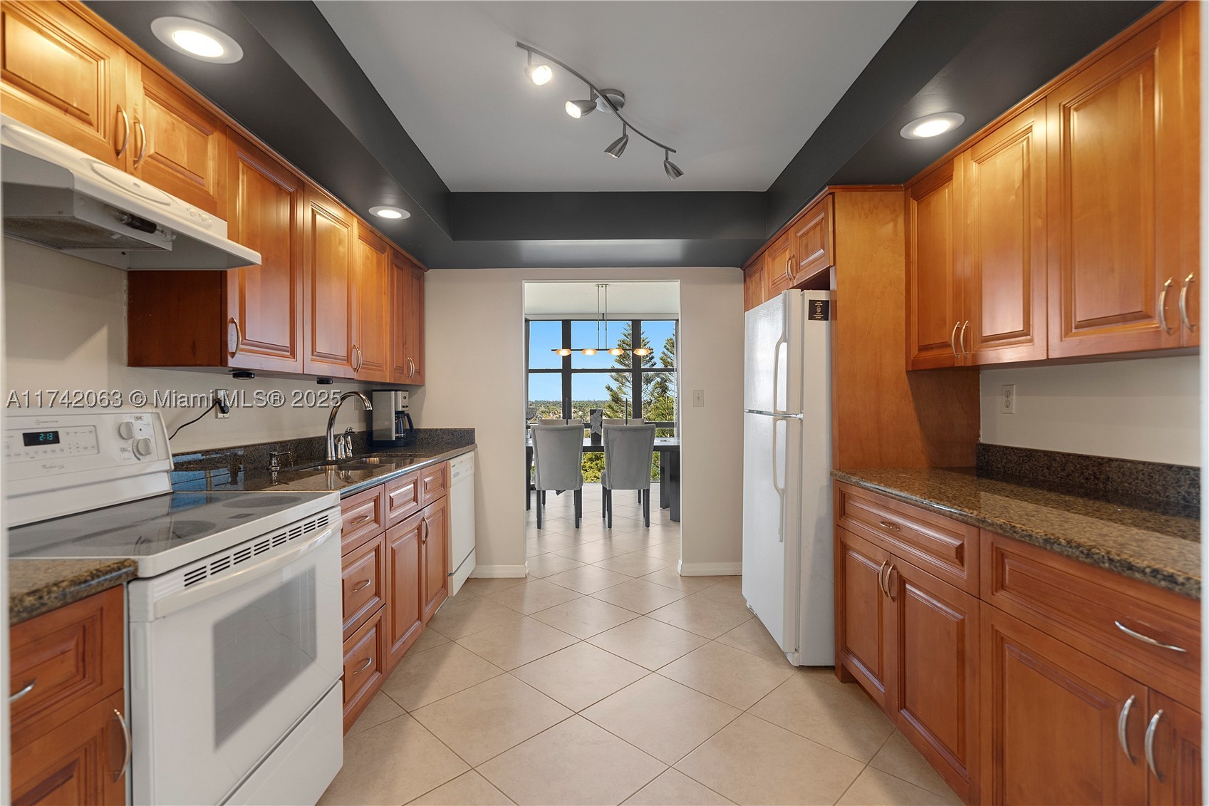 800 Parkview Dr 909 Property Photo 15