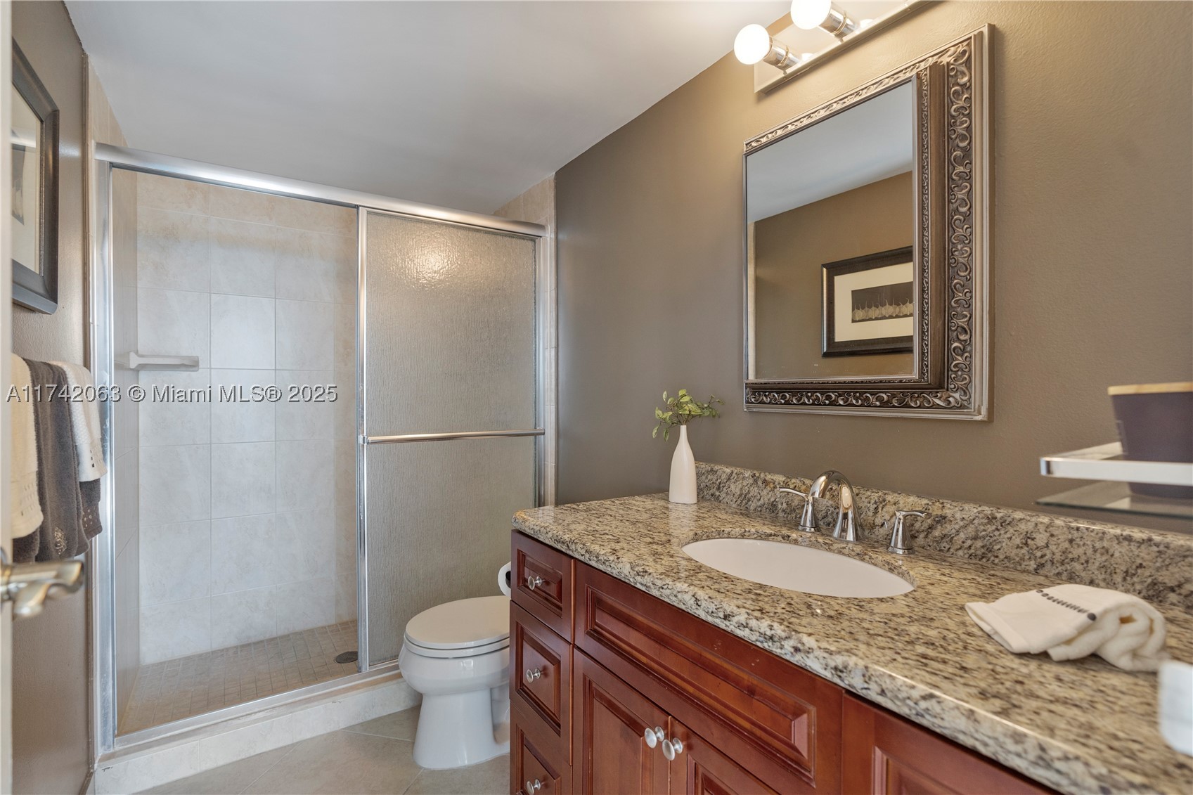 800 Parkview Dr 909 Property Photo 22