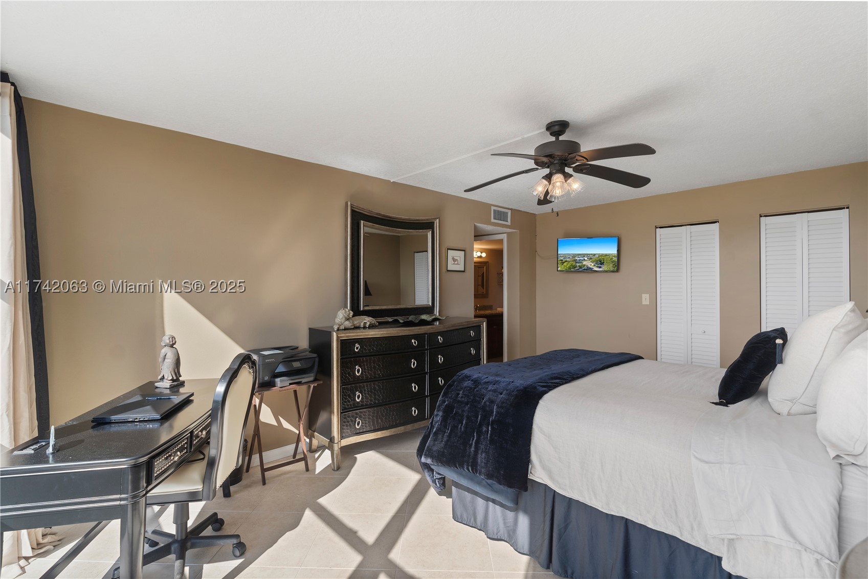 800 Parkview Dr 909 Property Photo 27