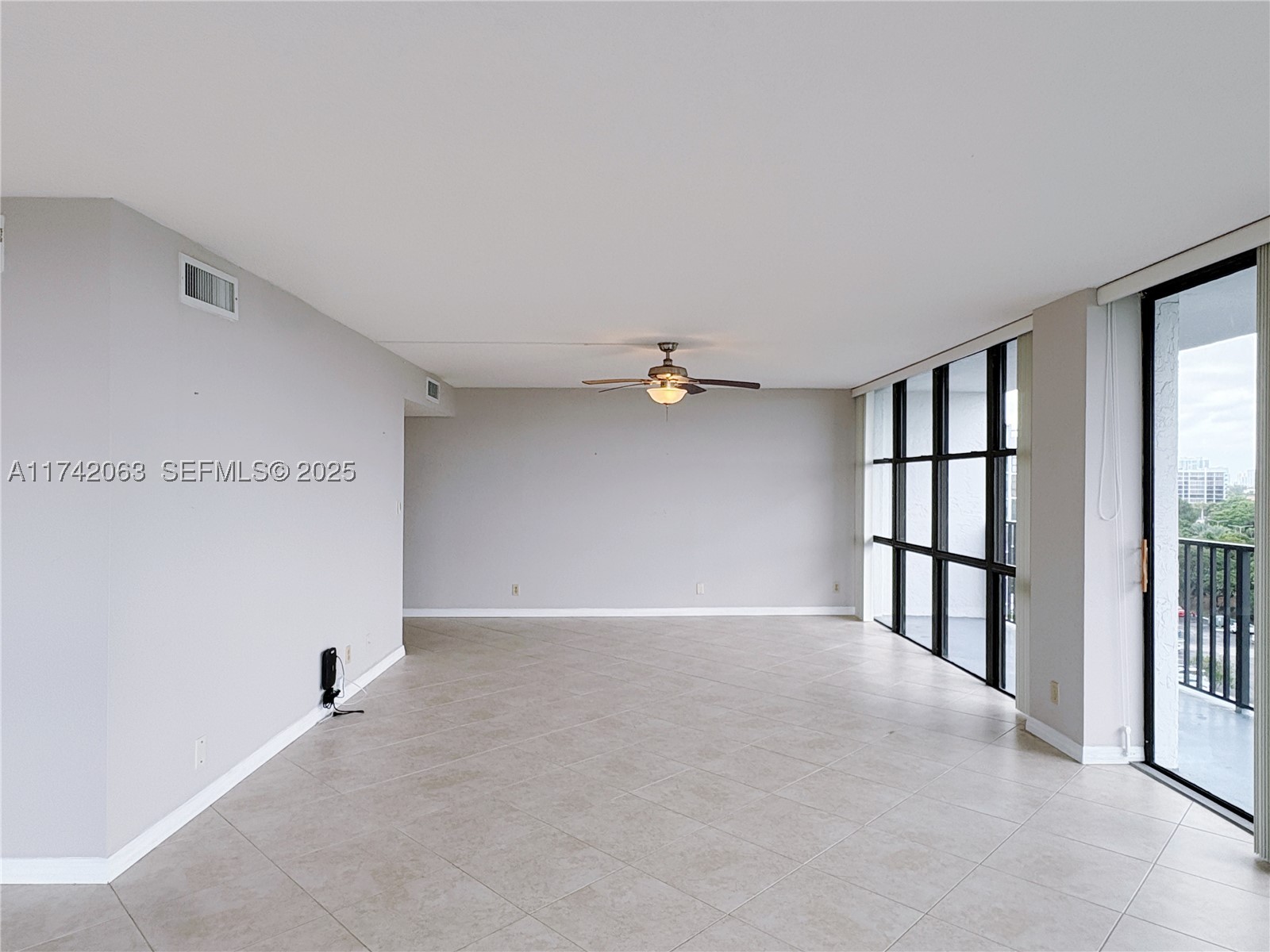 800 Parkview Dr 909 Property Photo 52