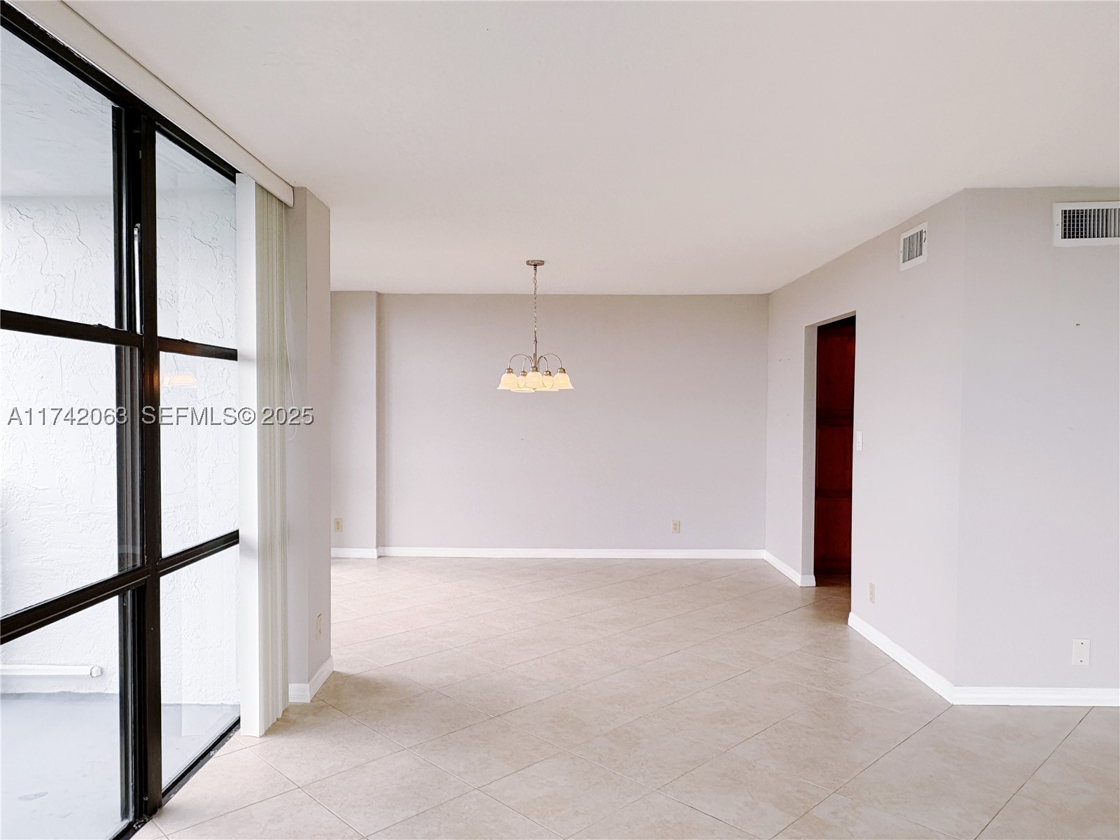 800 Parkview Dr 909 Property Photo 54