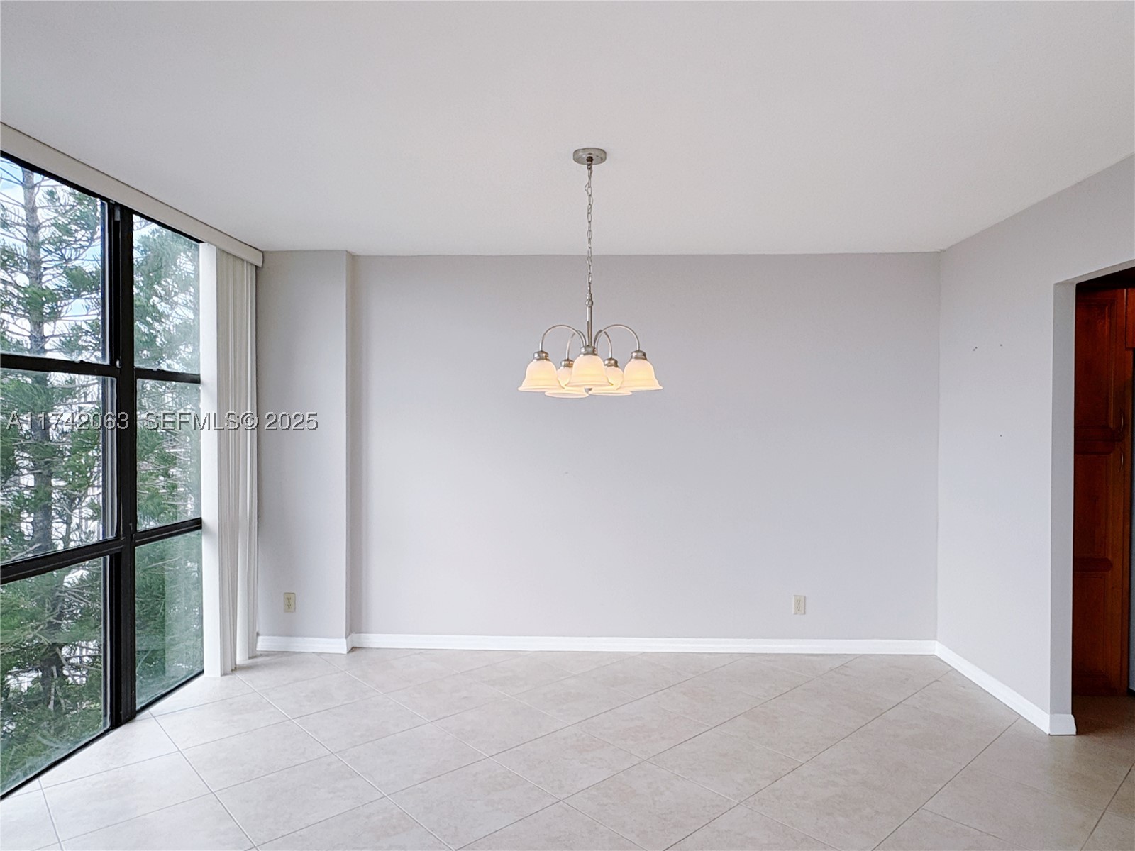 800 Parkview Dr 909 Property Photo 56