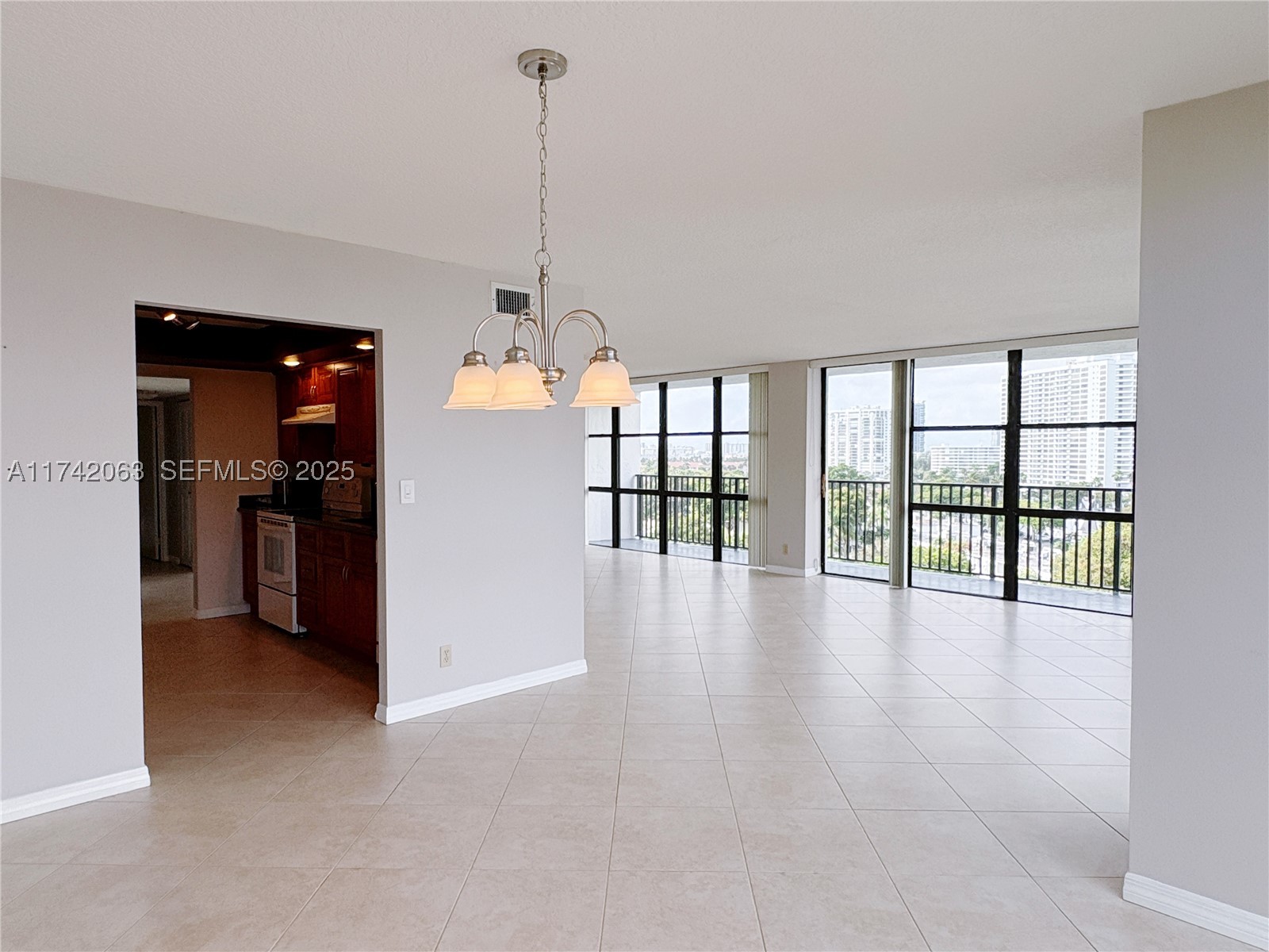 800 Parkview Dr 909 Property Photo 59