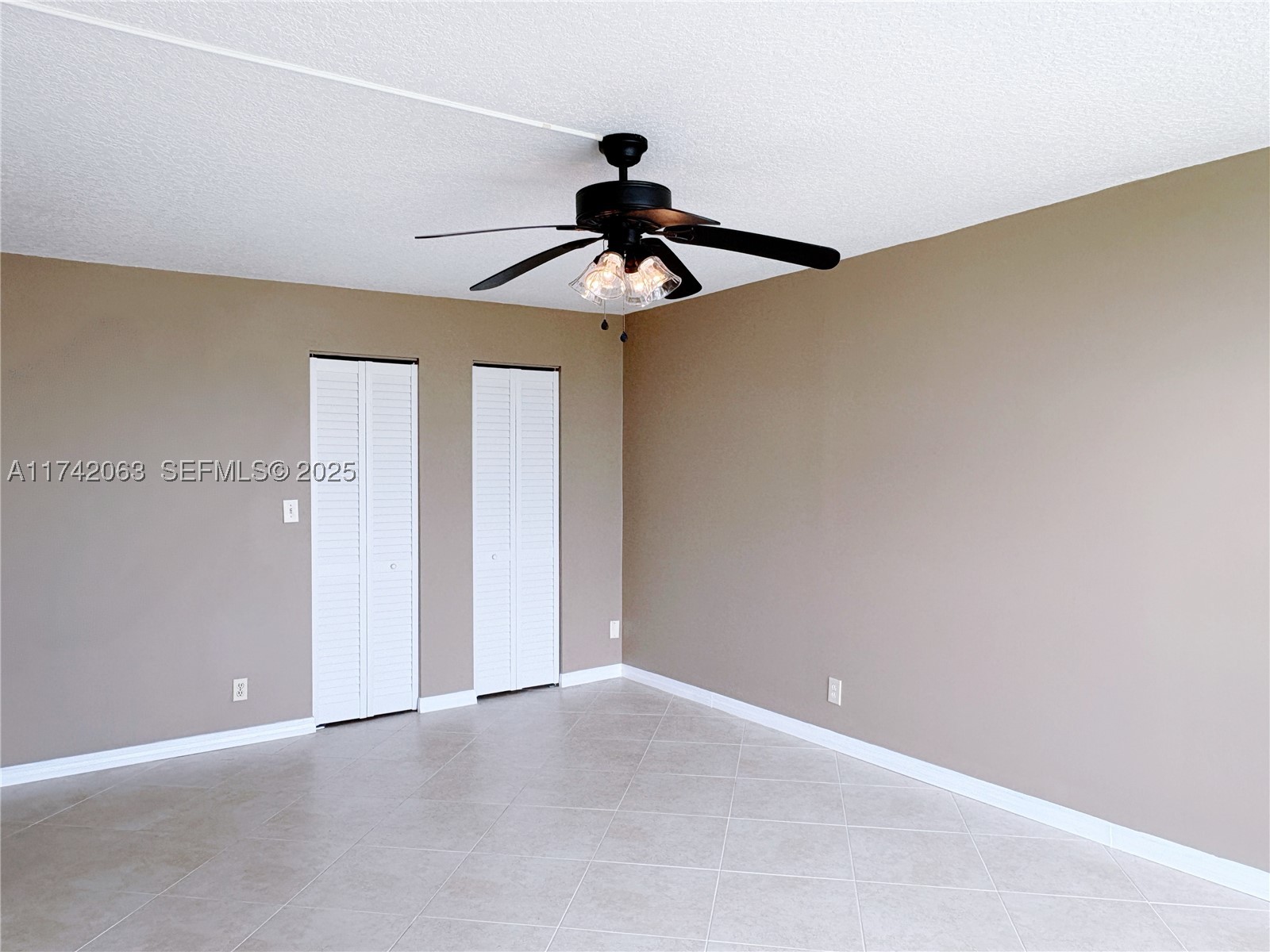 800 Parkview Dr 909 Property Photo 60