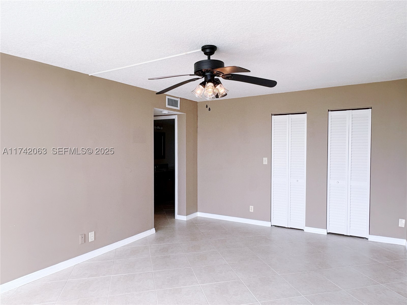 800 Parkview Dr 909 Property Photo 61