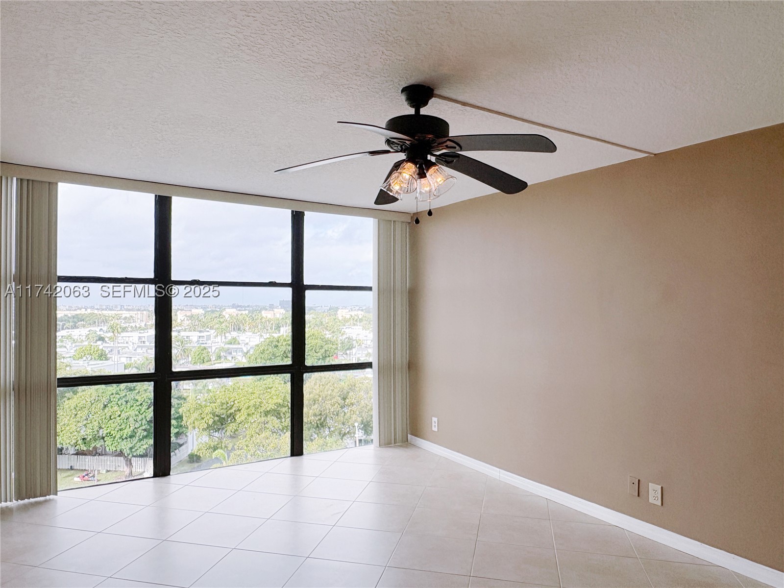 800 Parkview Dr 909 Property Photo 62