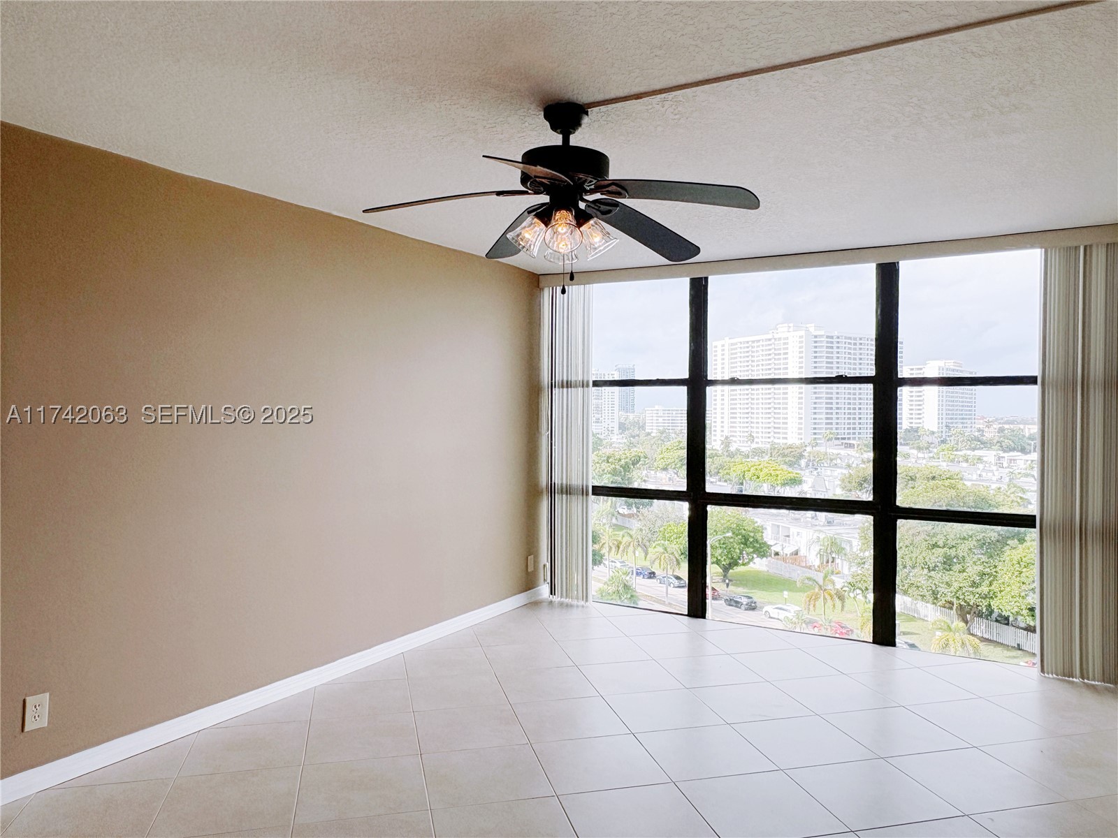 800 Parkview Dr 909 Property Photo 63