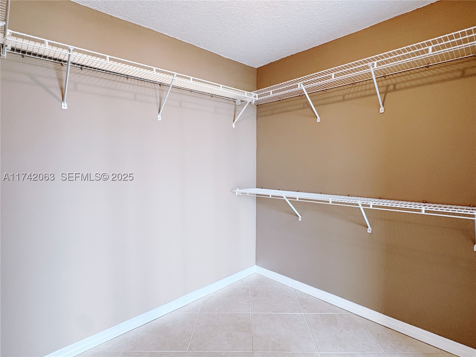 800 Parkview Dr 909 Property Photo 64