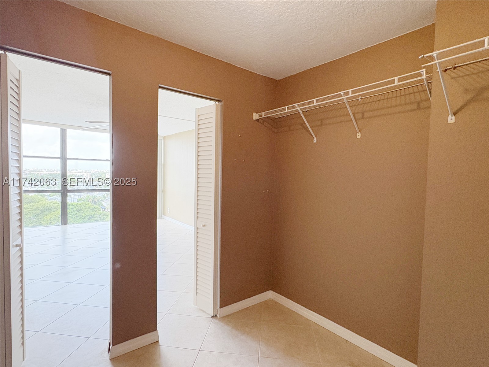 800 Parkview Dr 909 Property Photo 65