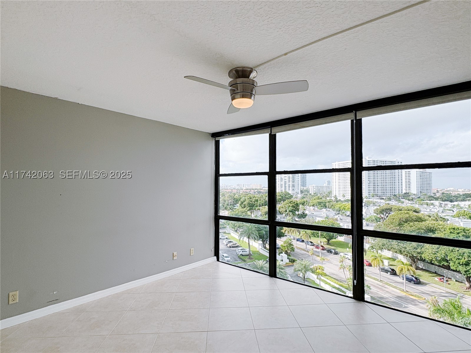 800 Parkview Dr 909 Property Photo 66