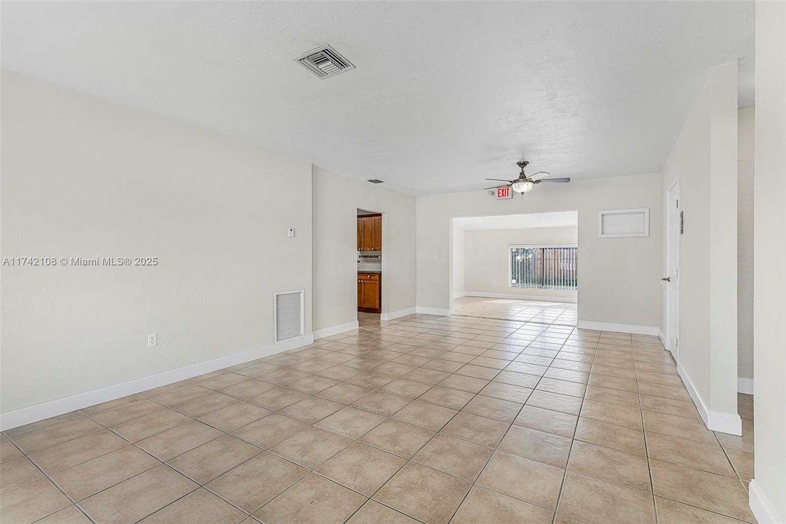 3401 Sw 107th Ave Property Photo 4