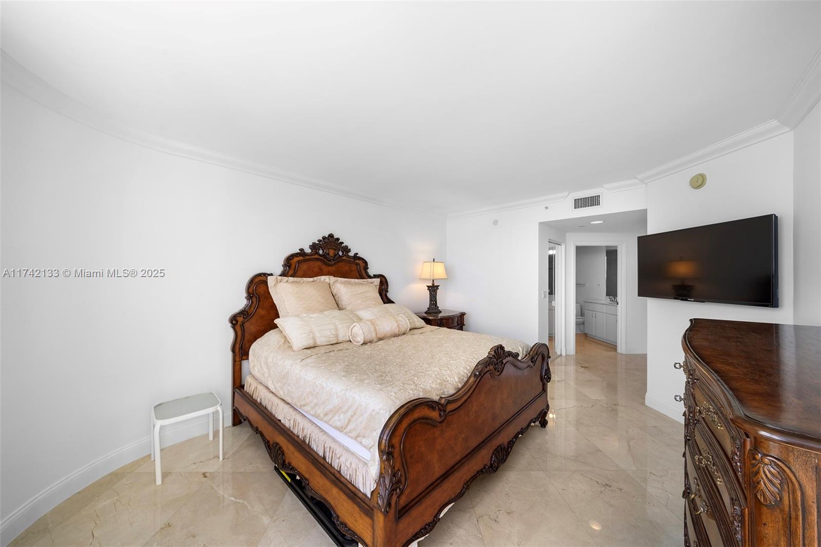6365 Collins Ave 3801 Property Photo 16