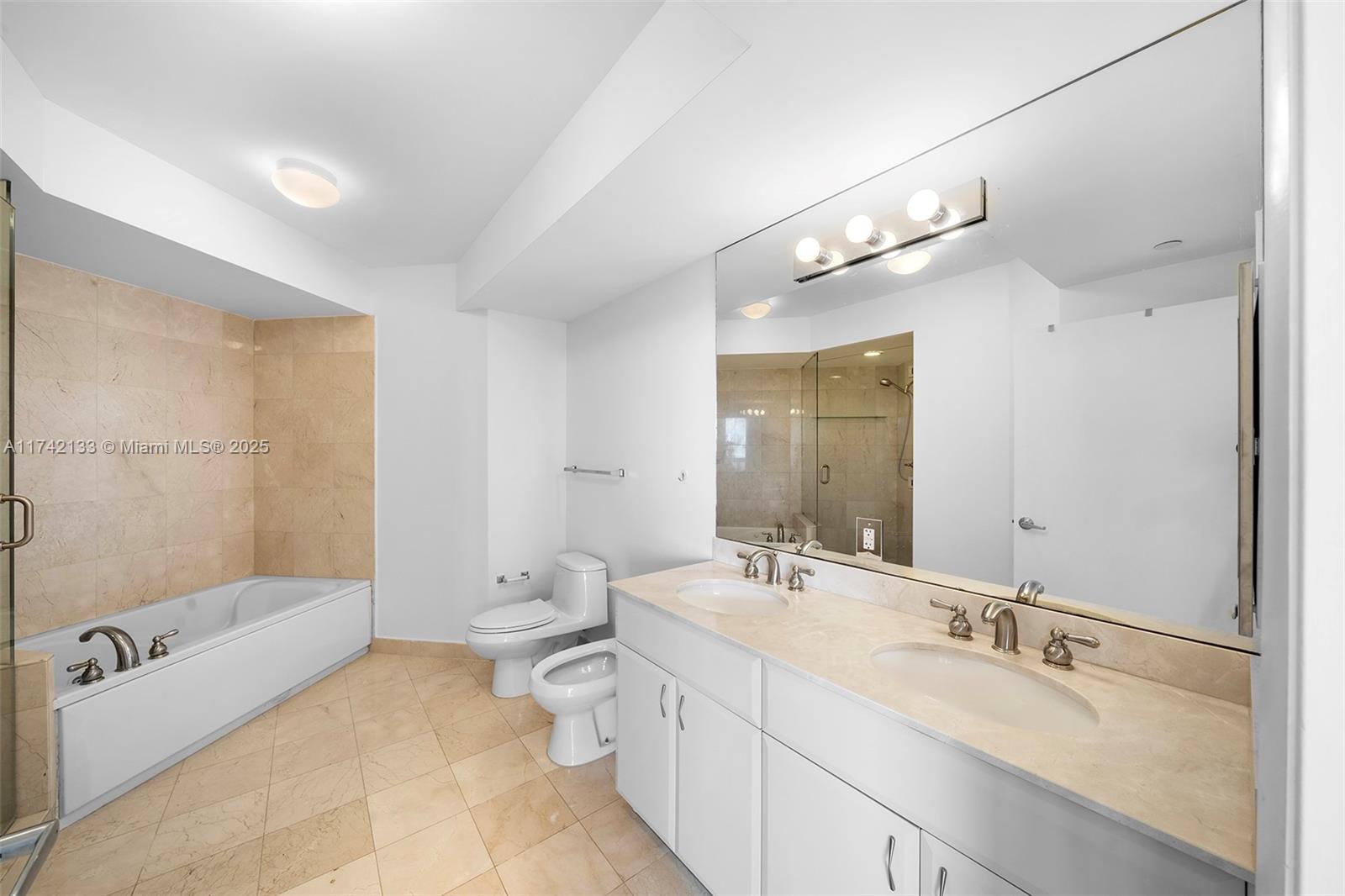 6365 Collins Ave 3801 Property Photo 17