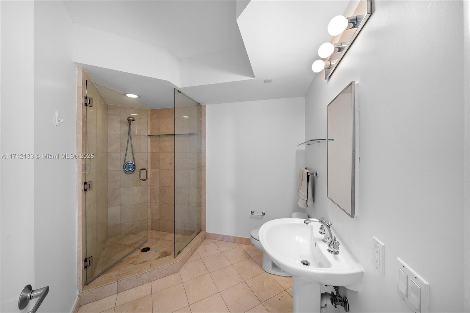 6365 Collins Ave 3801 Property Photo 20