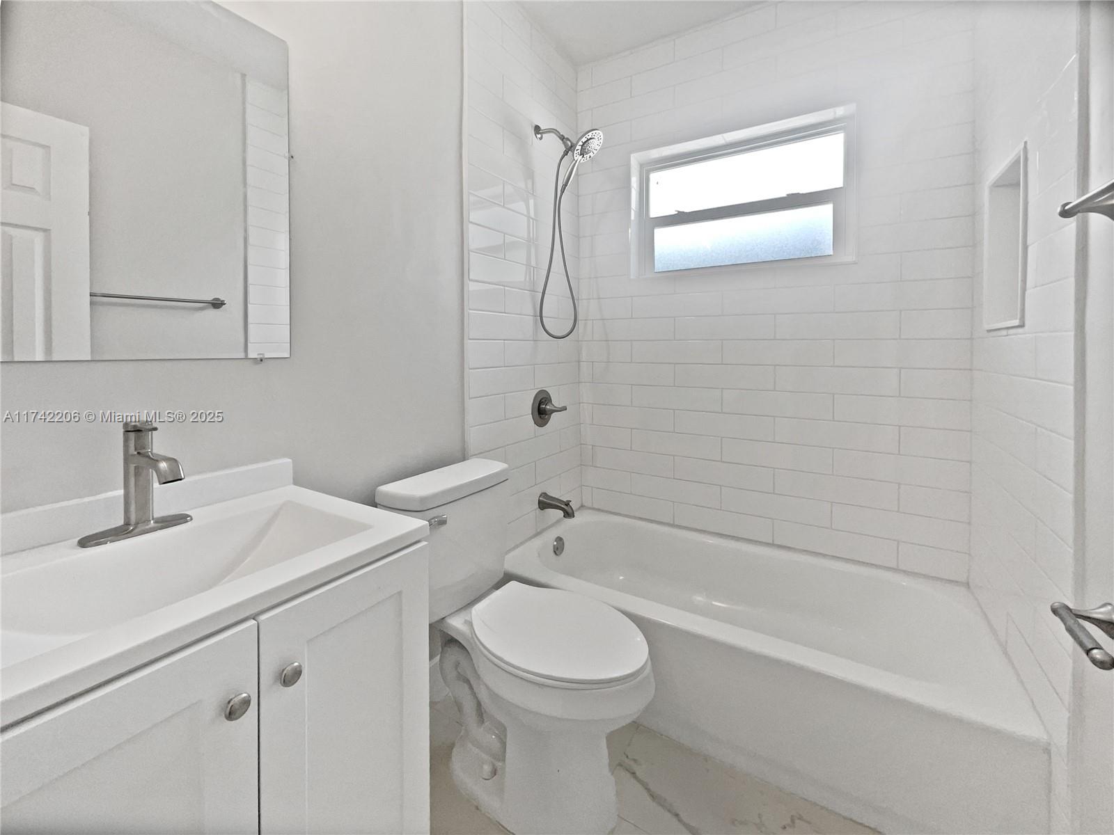 561 Ne 173rd St Property Photo 16