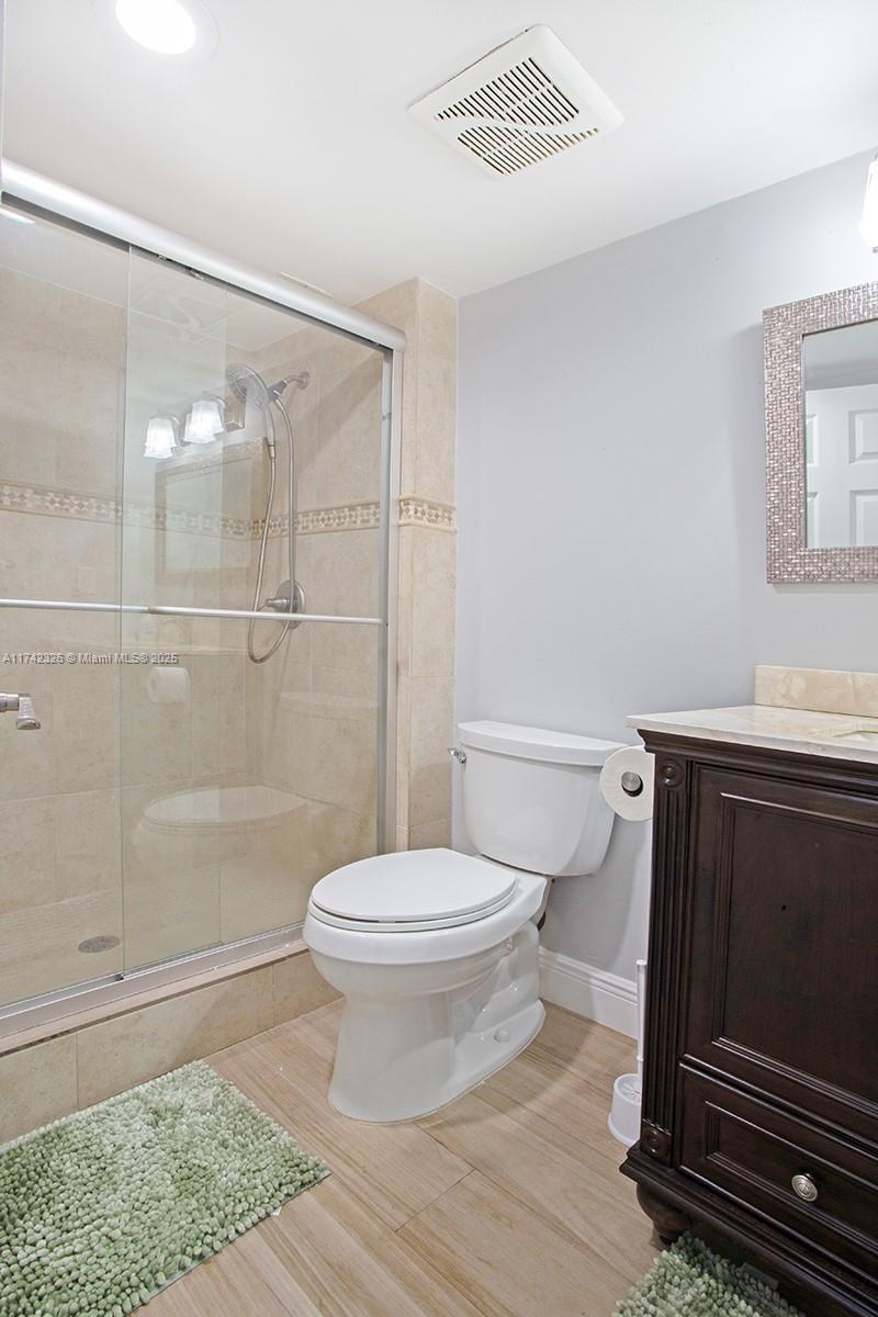 6911 Environ Blvd 5l Property Photo 10
