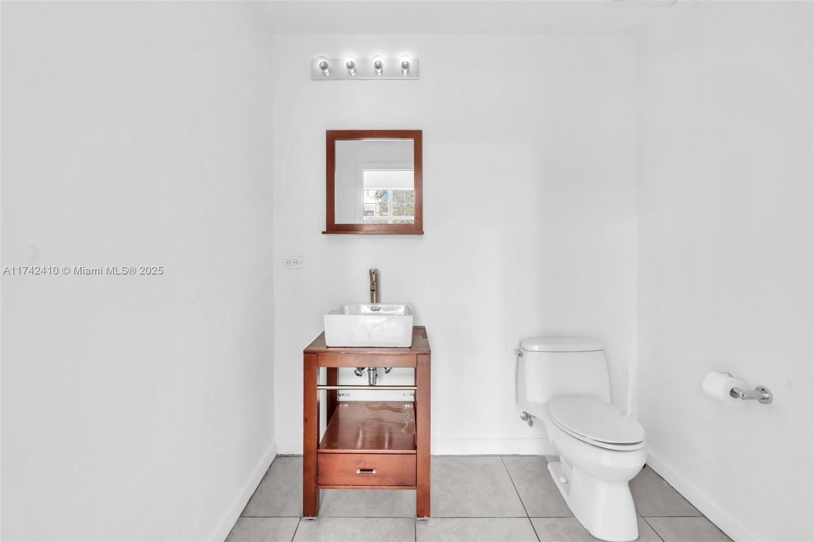 410 Evernia St 114 Property Photo 13
