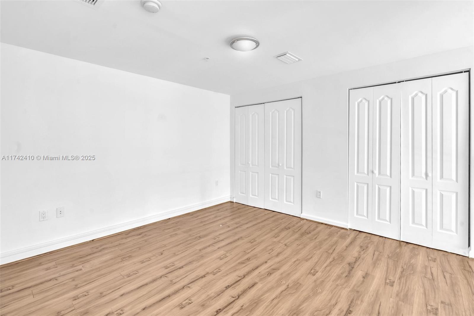 410 Evernia St 114 Property Photo 22