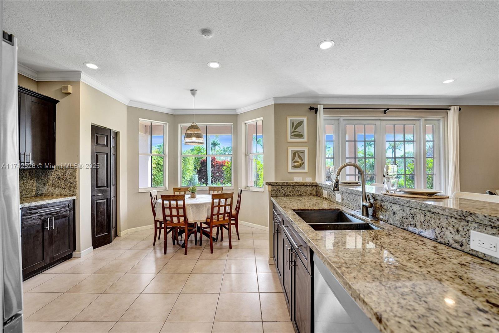 3892 Falcon Ridge Cir Property Photo 5