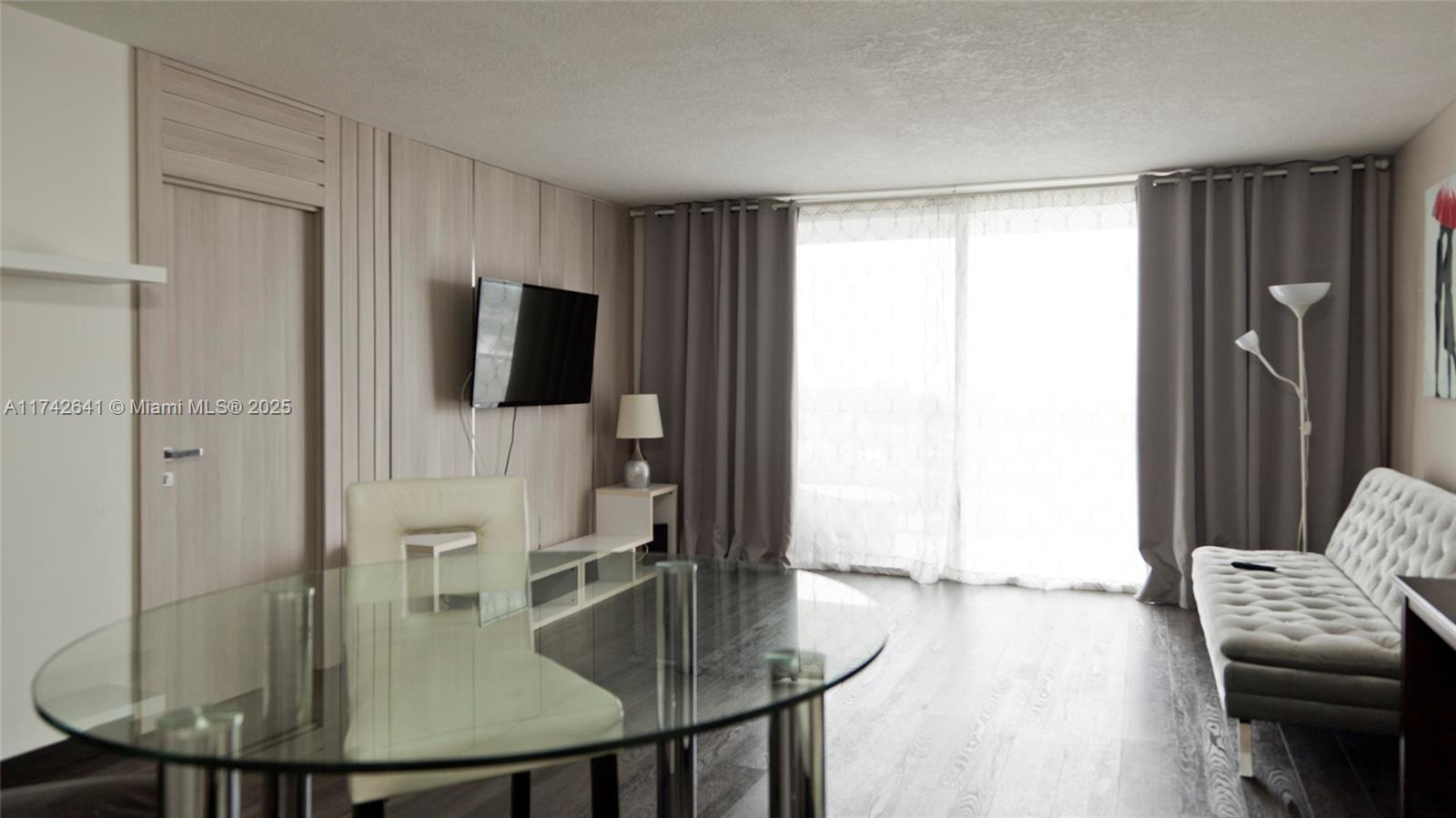 427 Golden Isles Dr 15j Property Photo 9