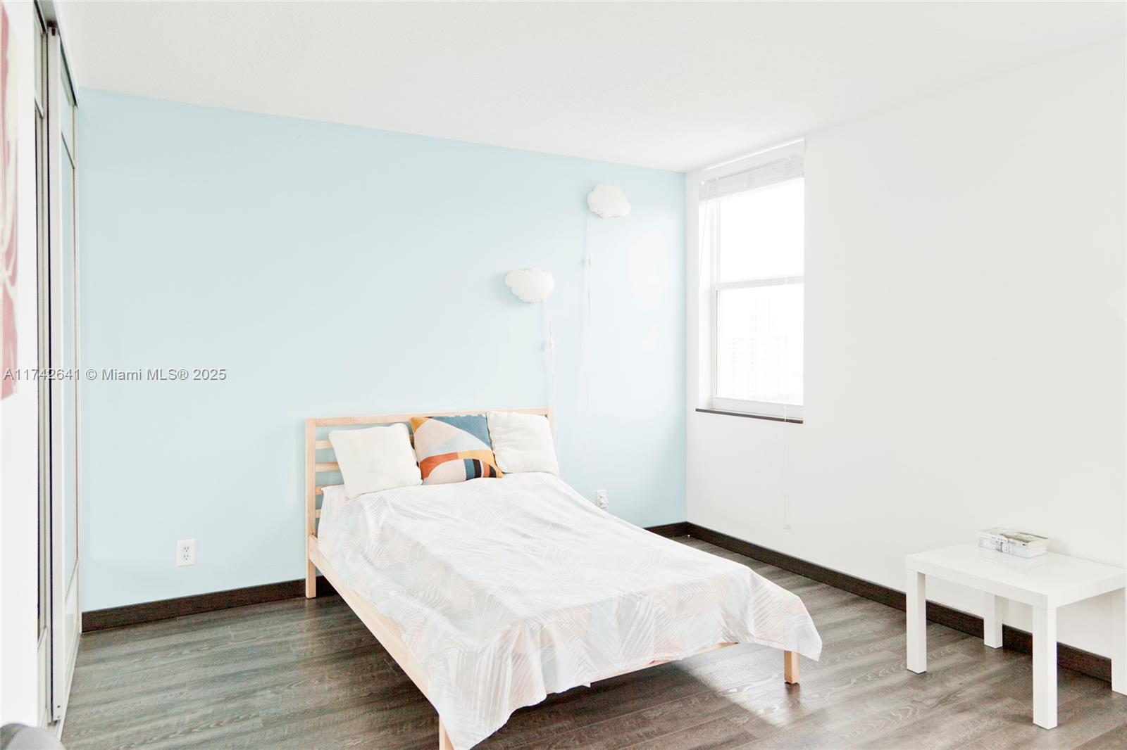 427 Golden Isles Dr 15j Property Photo 14