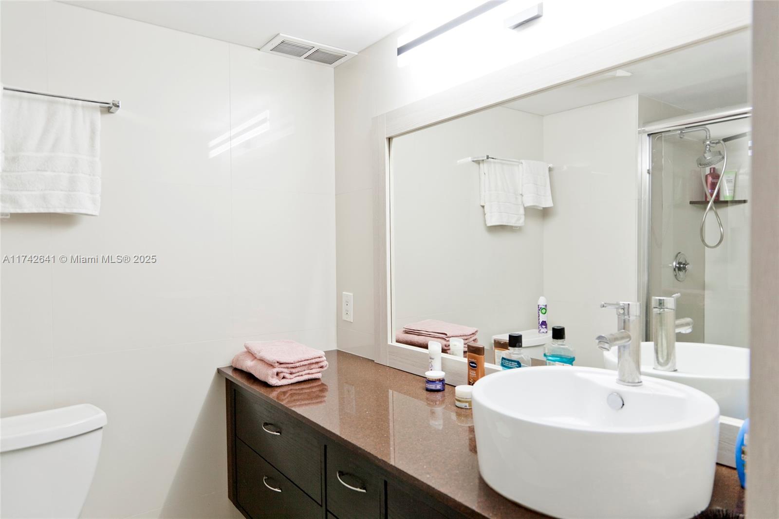 427 Golden Isles Dr 15j Property Photo 21