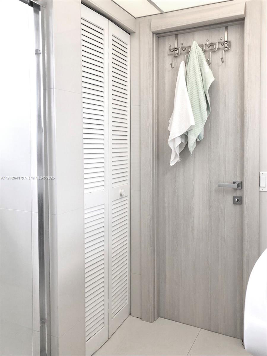 427 Golden Isles Dr 15j Property Photo 26