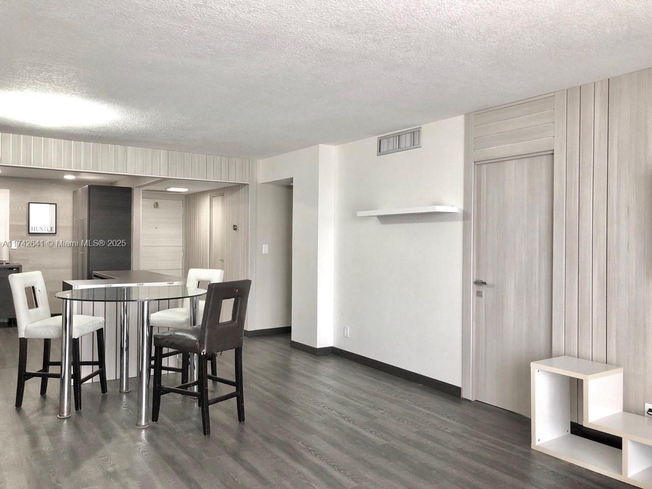 427 Golden Isles Dr 15j Property Photo 30