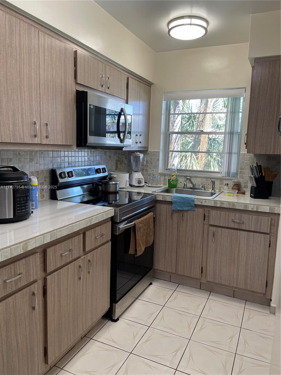 181 Ne 14th Ave 23b Property Photo 2