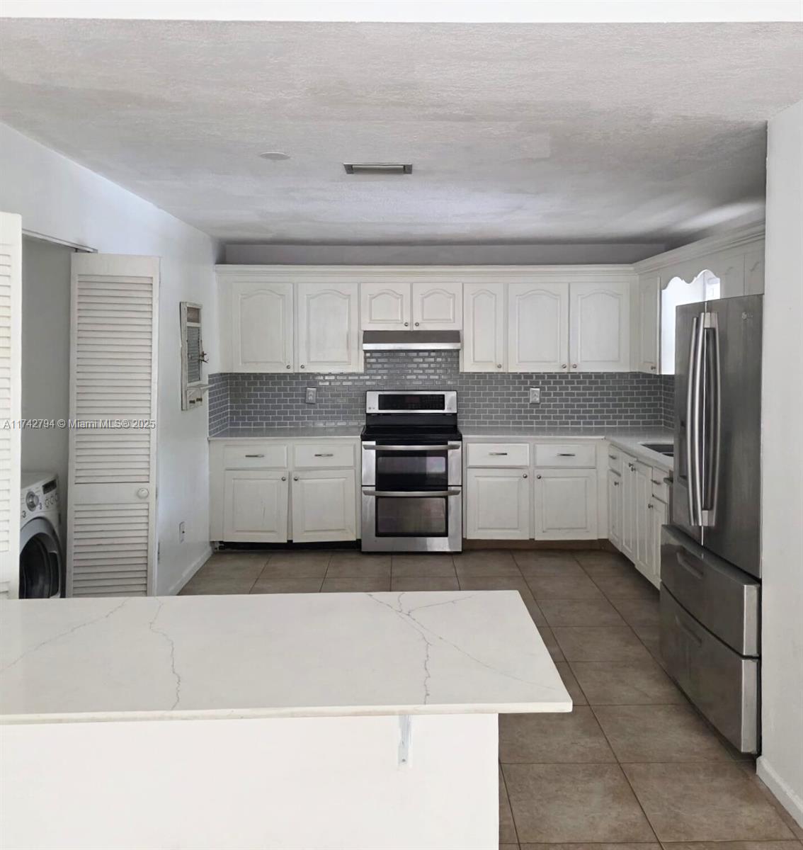 9633 Riverside Dr E5 Property Photo 1