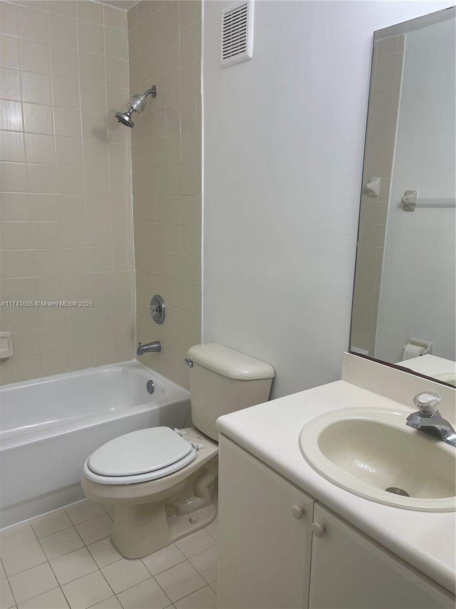 7080 Nw 177th St 214-13 Property Photo 11