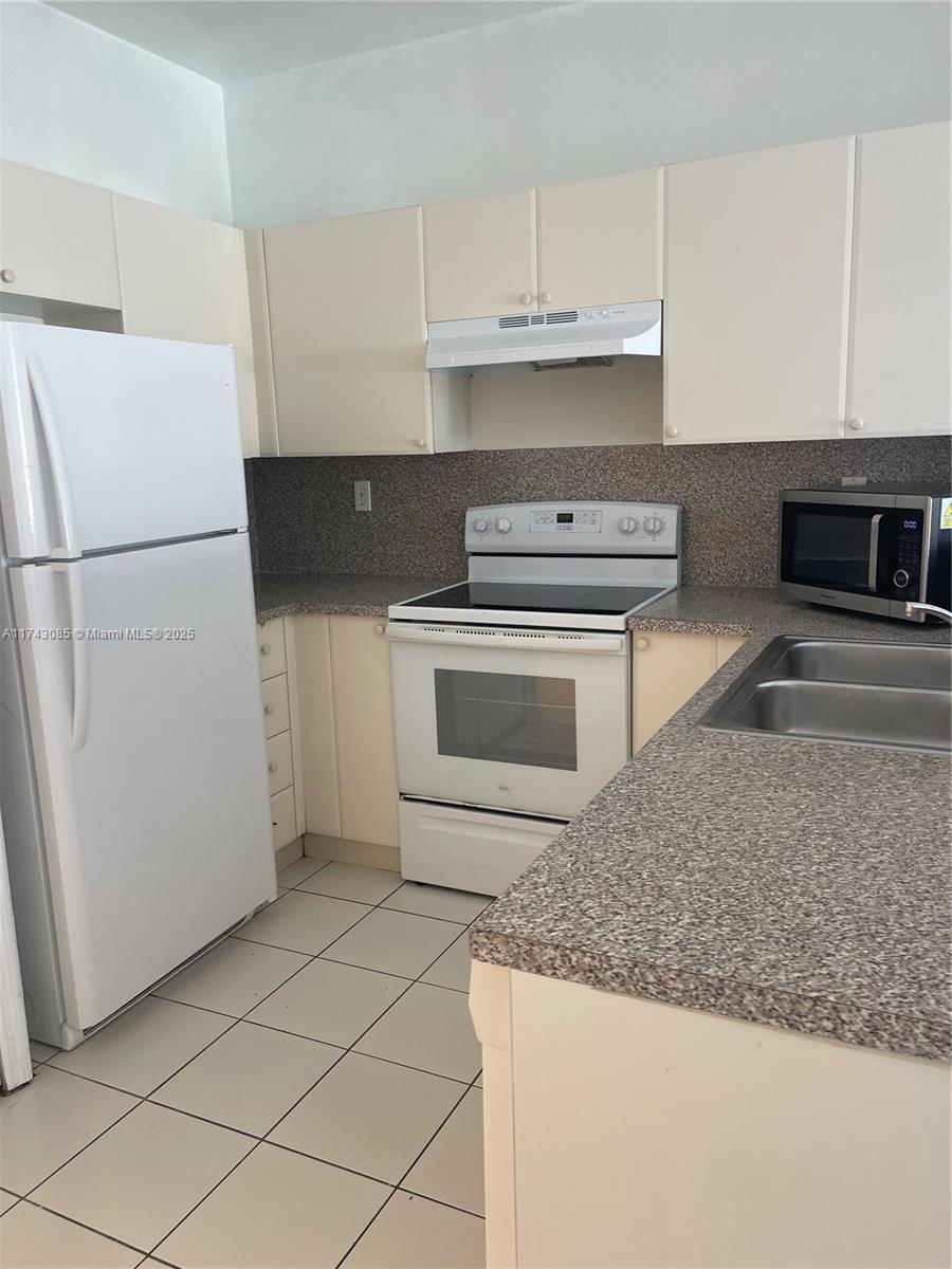 7080 Nw 177th St 214-13 Property Photo 16