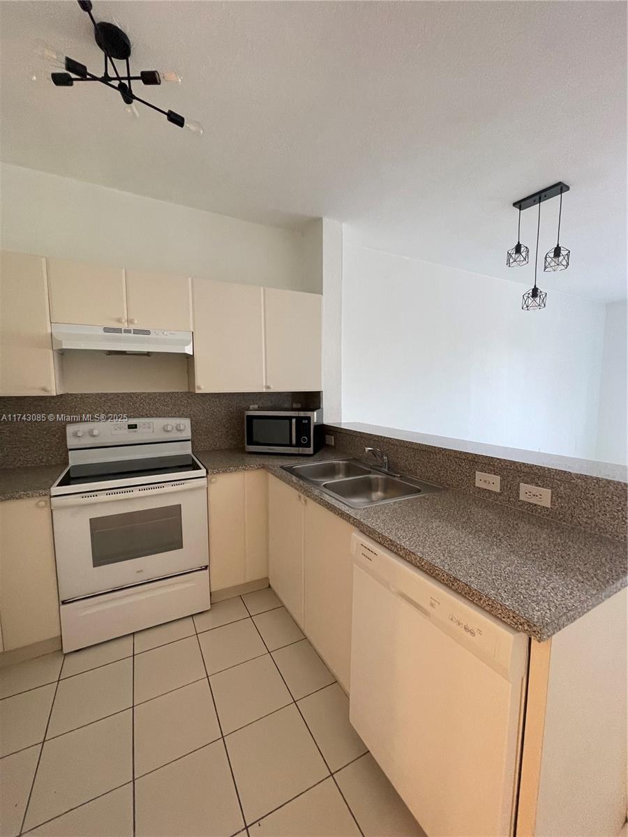 7080 Nw 177th St 214-13 Property Photo 17