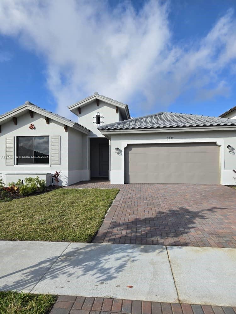 5097 Penella Ave Property Photo