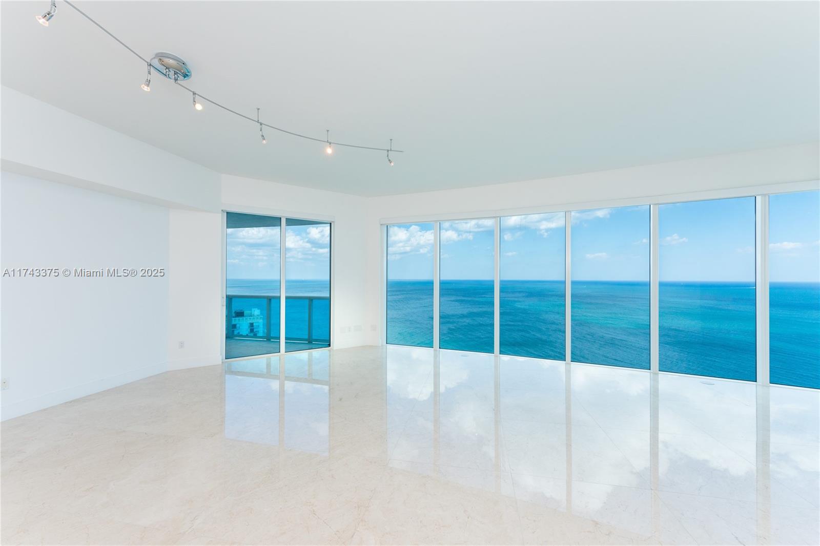 2711 S Ocean Dr 3302 Property Photo