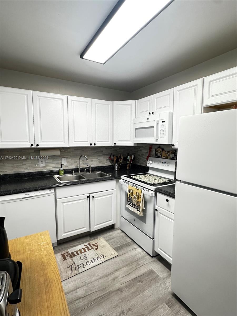 220 Cambridge I Property Photo 4