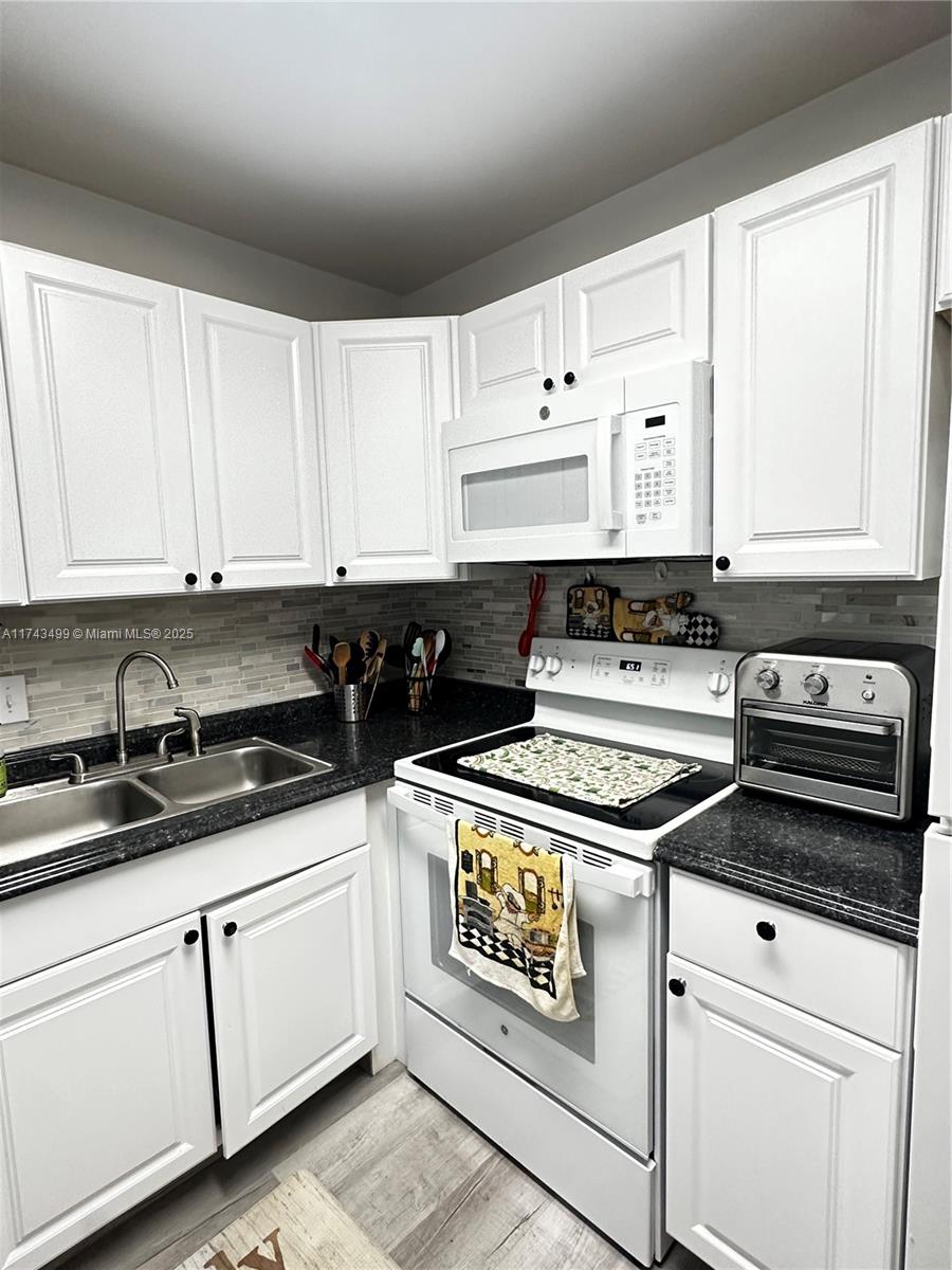 220 Cambridge I Property Photo 5