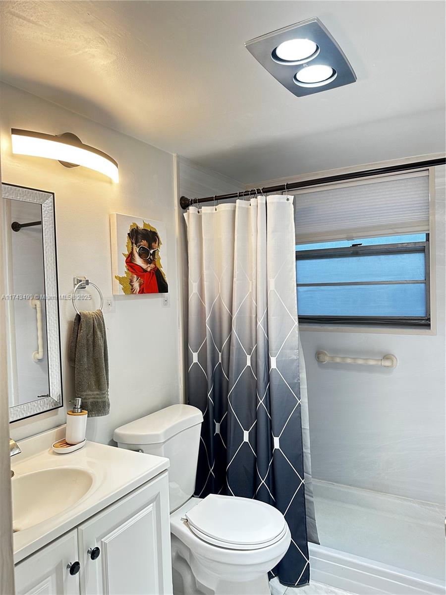 220 Cambridge I Property Photo 8