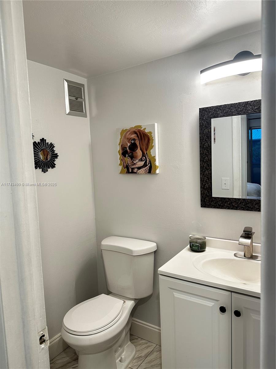 220 Cambridge I Property Photo 9