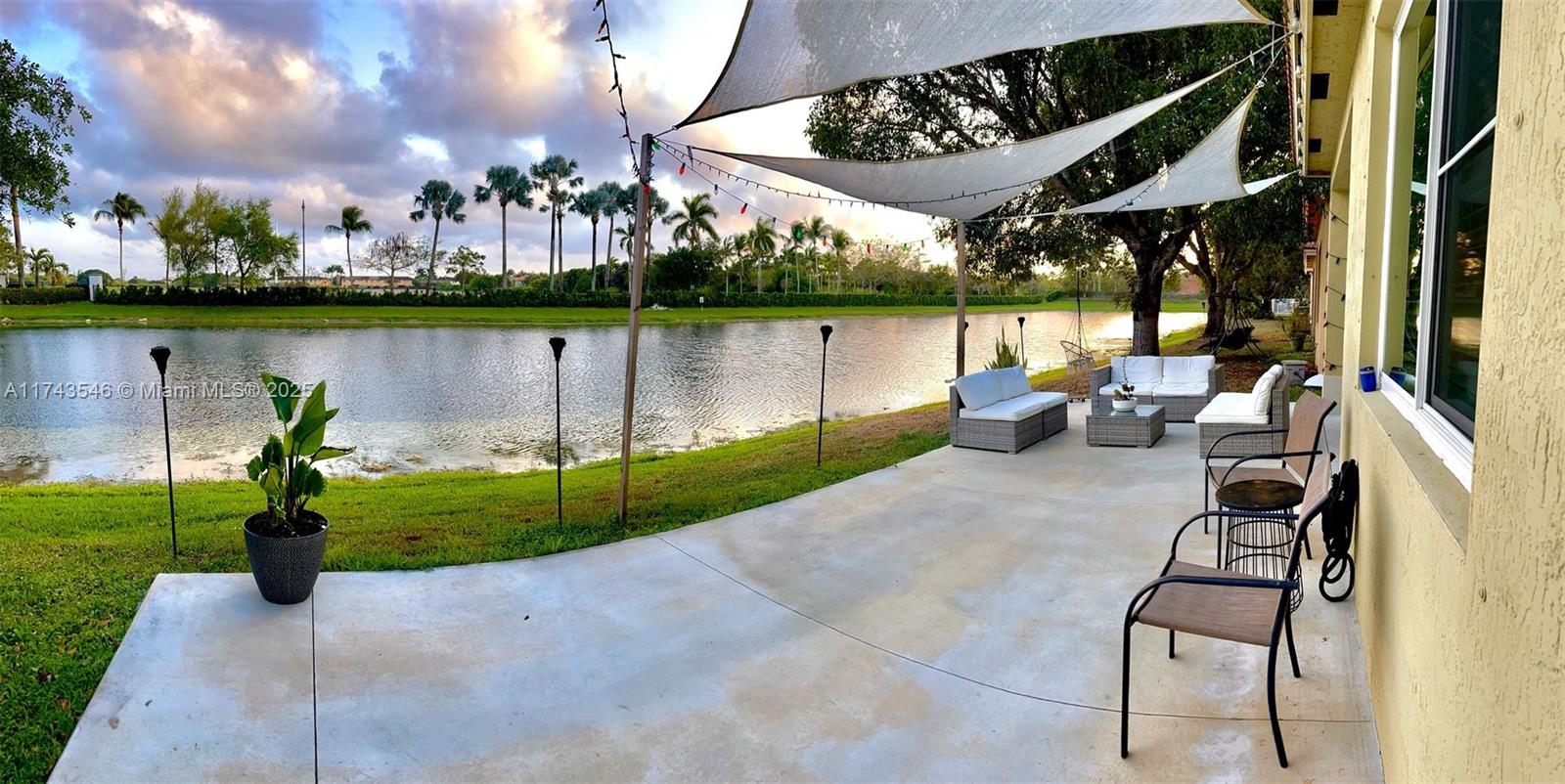 3772 Ne 9th Ct Property Photo 1