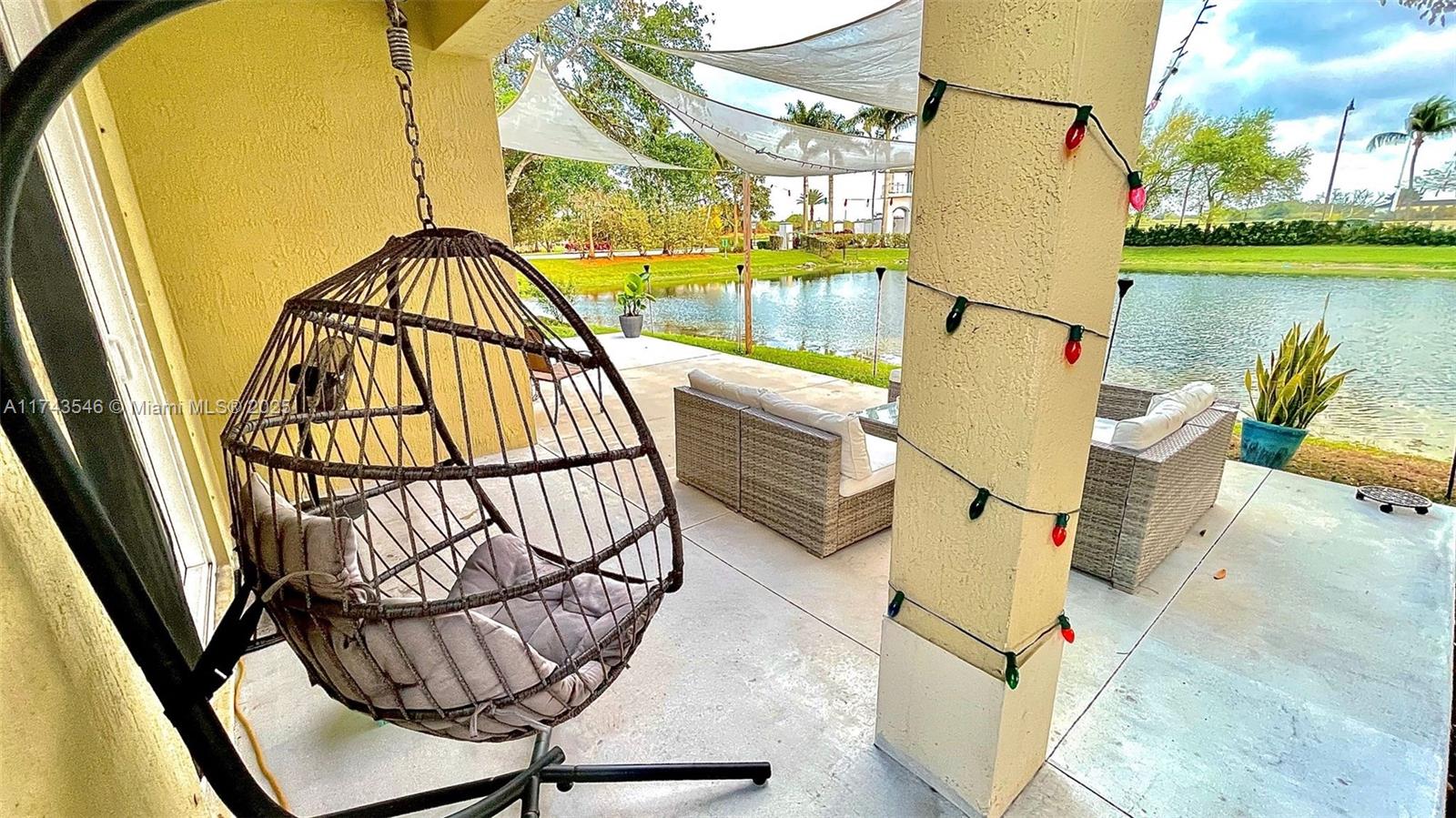 3772 Ne 9th Ct Property Photo 2