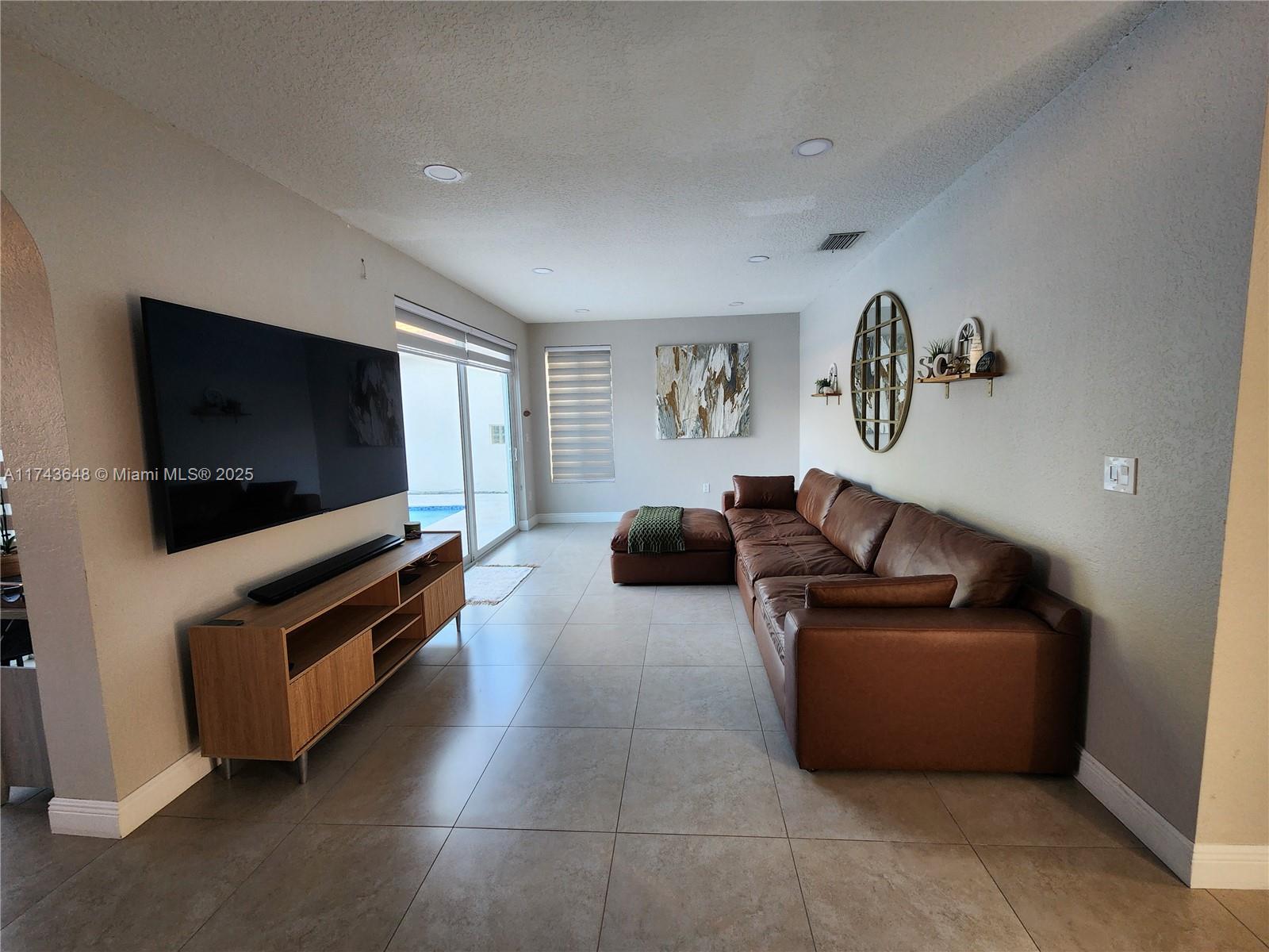 15585 Sw 112th Way Property Photo 4