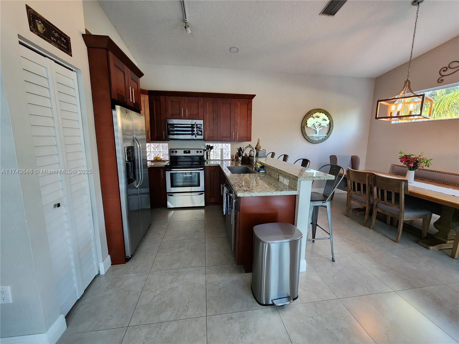 15585 Sw 112th Way Property Photo 5