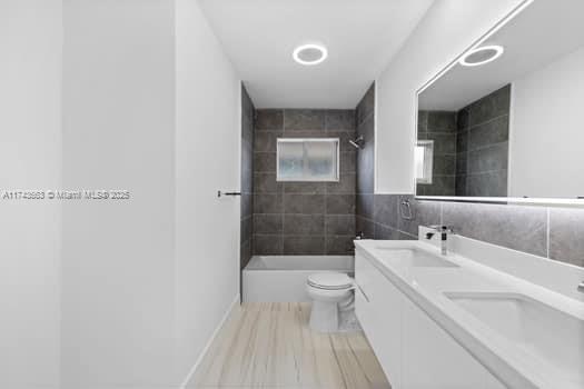 1431-1433 N 14th Way Property Photo 4