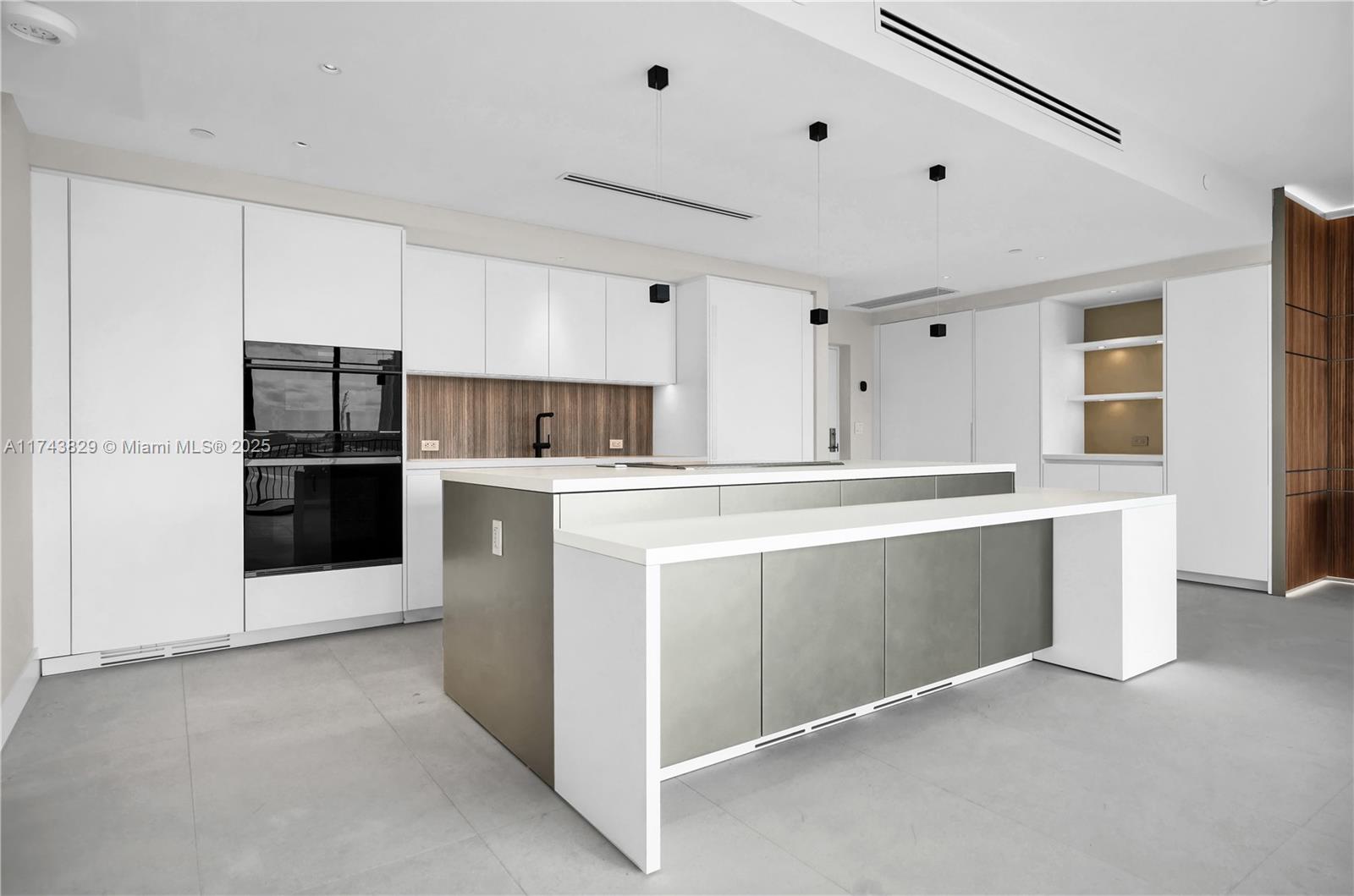 1000 Venetian Way 608 Property Photo 1
