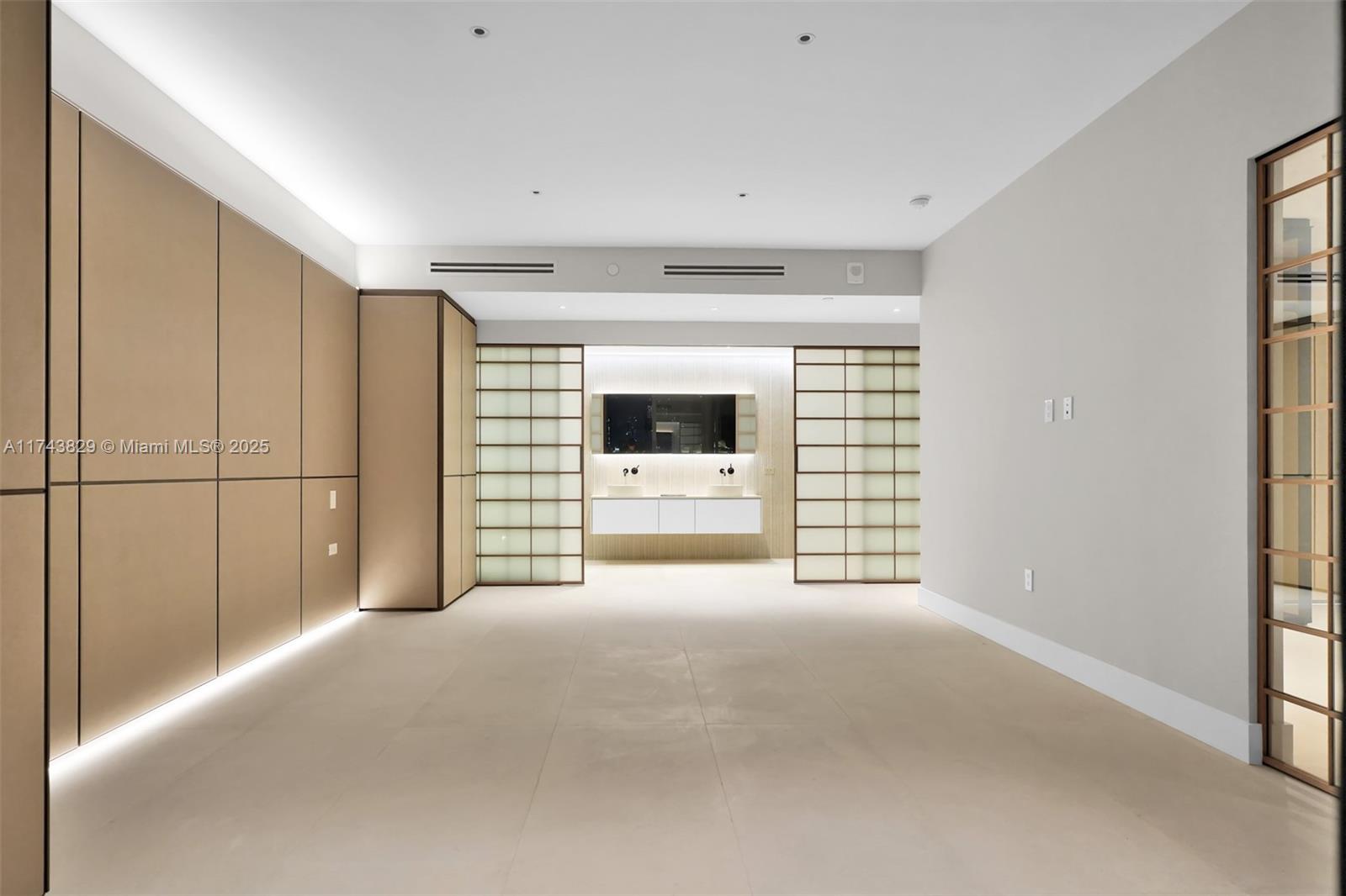 1000 Venetian Way 608 Property Photo 18