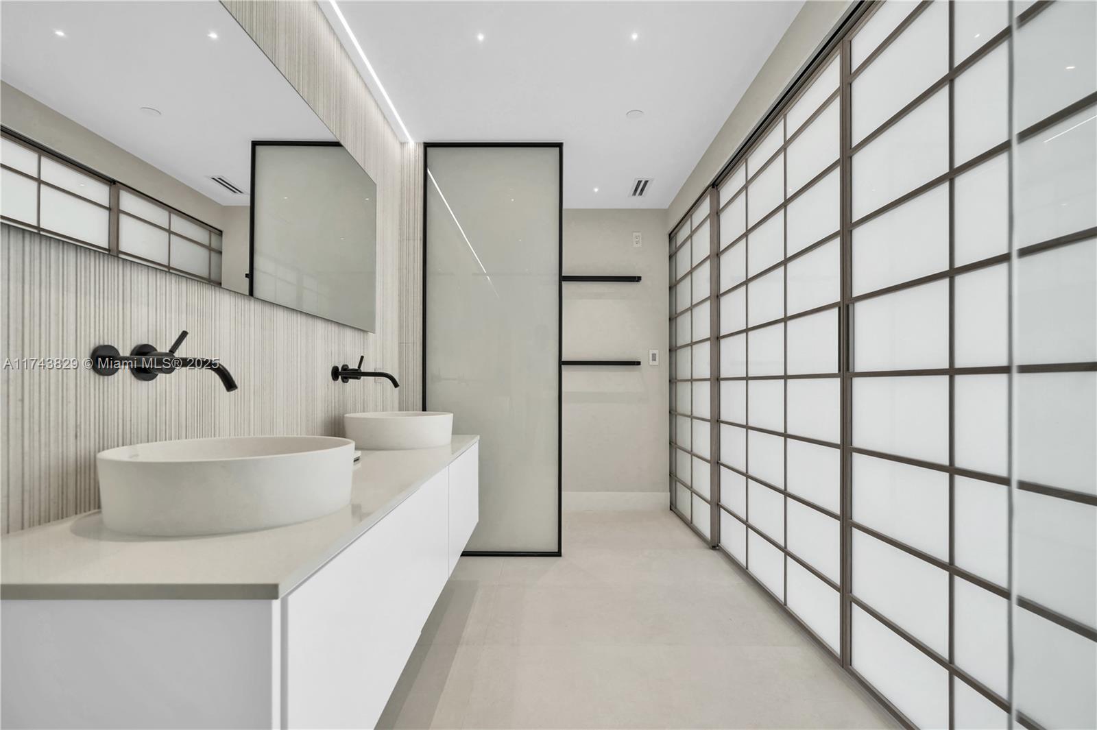 1000 Venetian Way 608 Property Photo 23