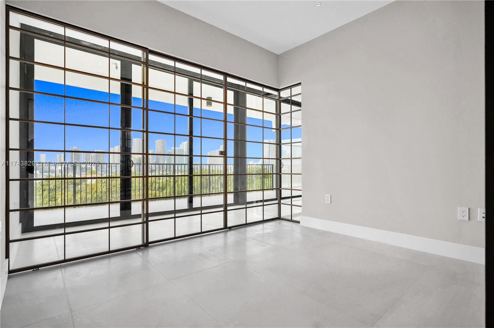 1000 Venetian Way 608 Property Photo 27