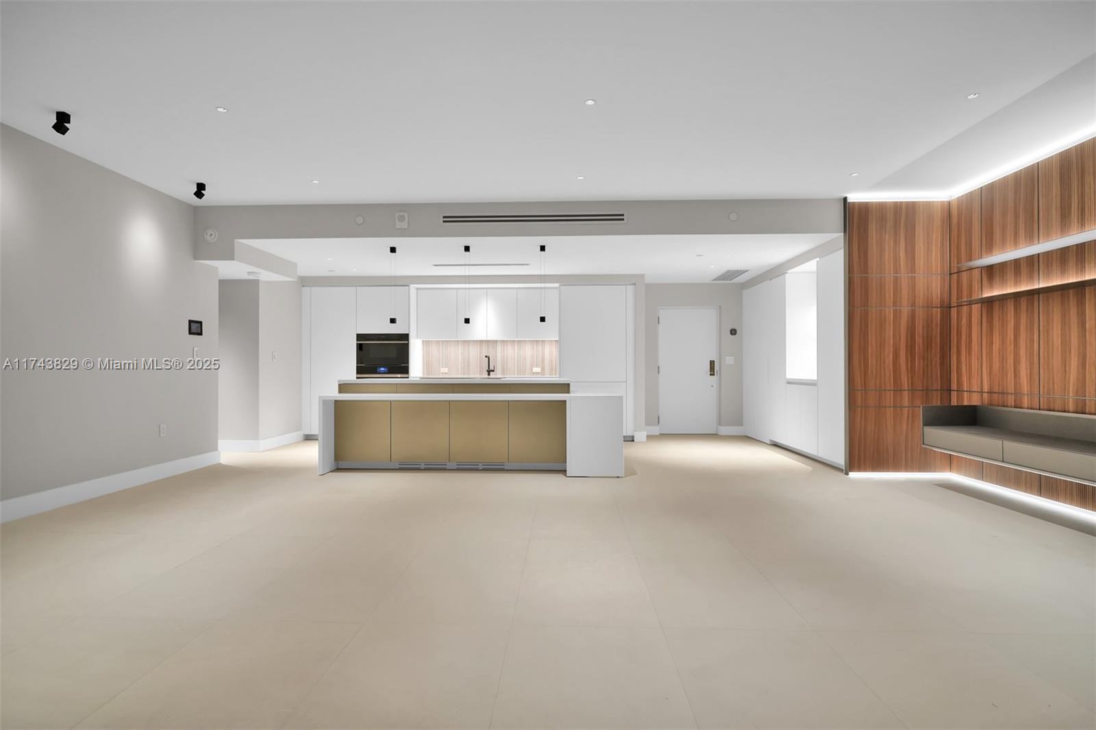1000 Venetian Way 608 Property Photo 30